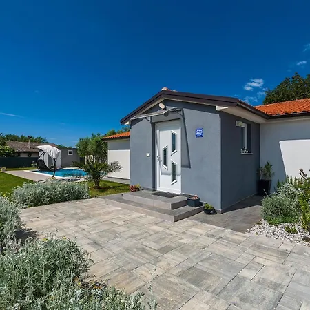 Kuca Za Odmor Lilly Póla