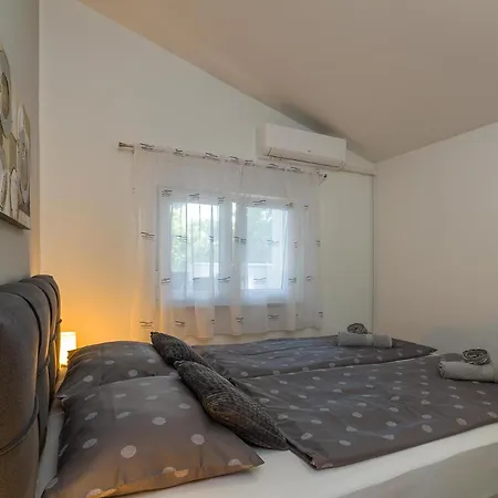 Kuca Za Odmor Lilly Villa Póla